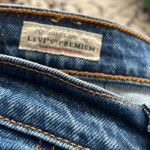 SOLD ๐ซ๐ซ Levi's Premium Wedgie Straight Cropped Jeans - Picture 11 of 13